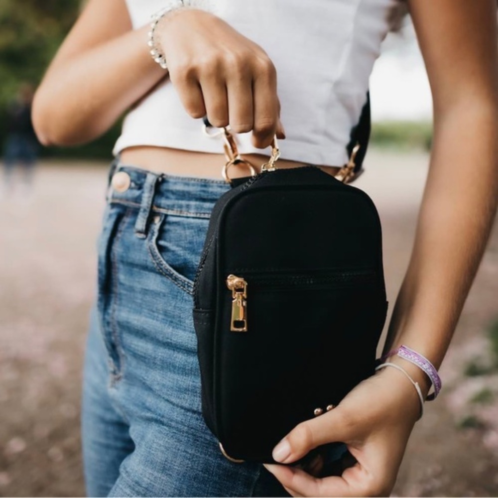 NWT Pretty Simple Maya Messenger Purse Black